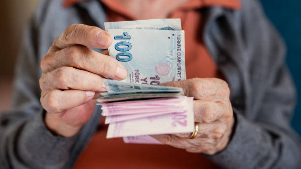 Emekliye Kredi Veren Bankalar 2026: 5 Banka Karşılaştırması